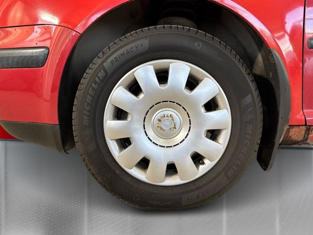 Volkswagen Golf Variant 2004 Punainen