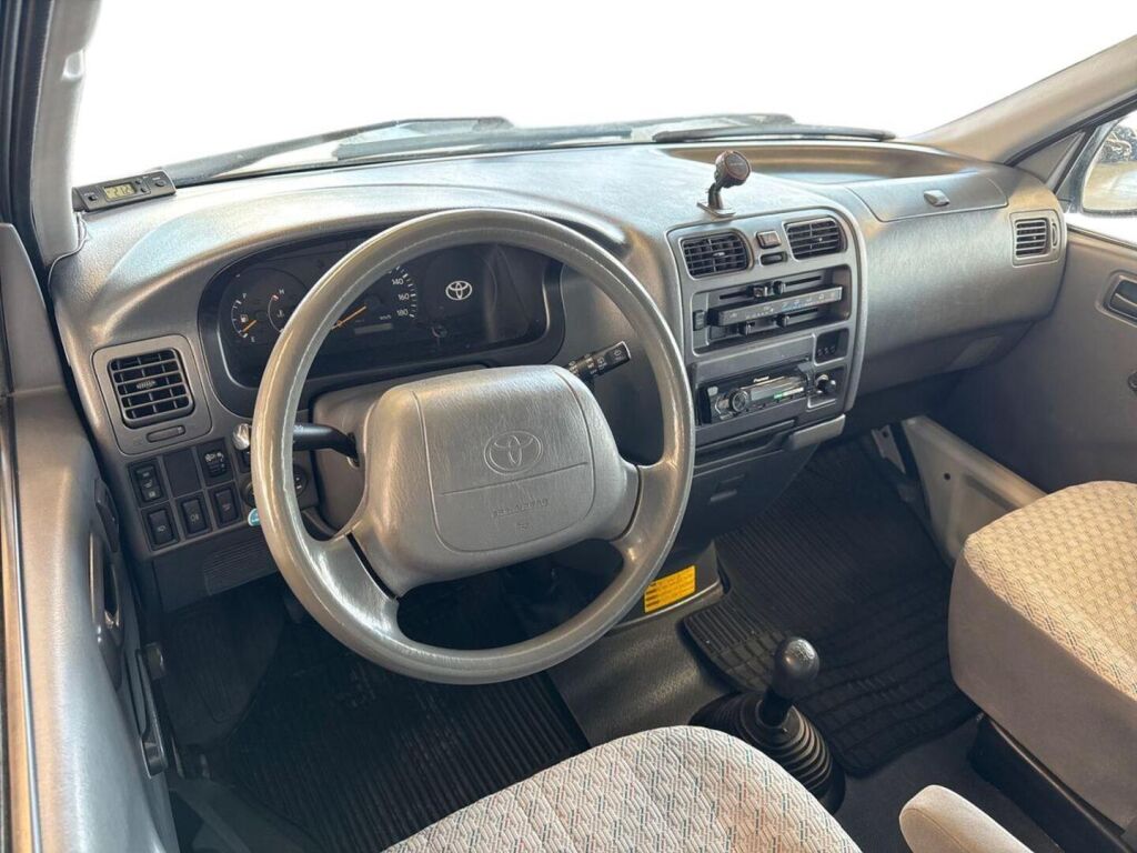 Toyota Hiace 2006 Valkoinen