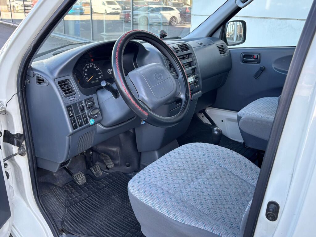 Toyota Hiace 2006 Valkoinen