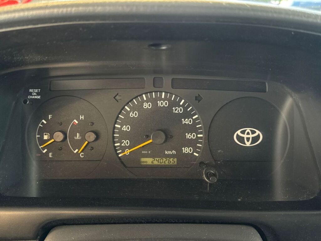 Toyota Hiace 2006 Valkoinen