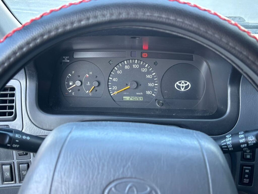 Toyota Hiace 2006 Valkoinen