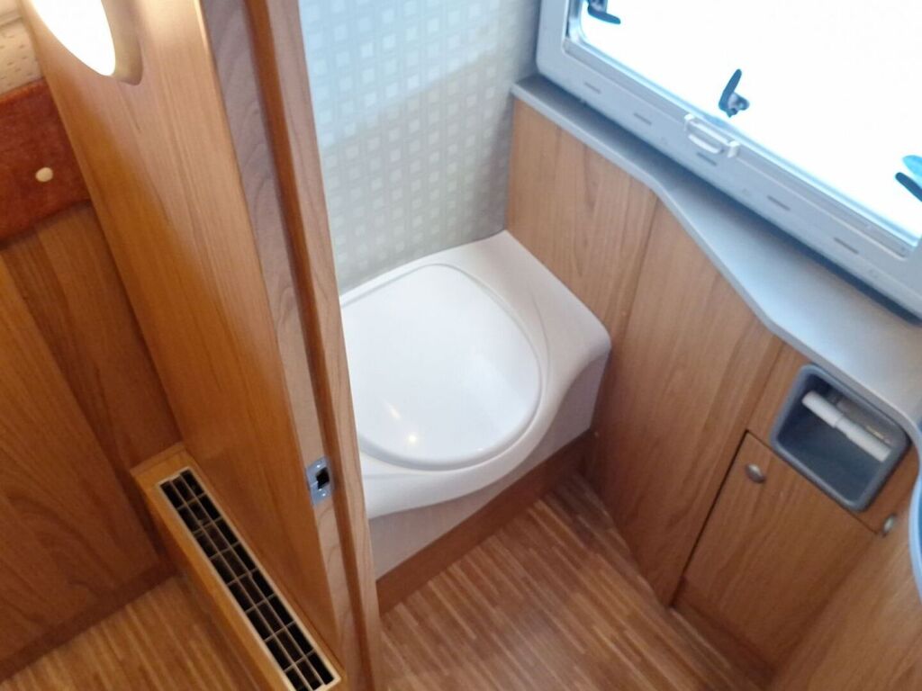 Bürstner ARGOS A 747 2008 Valkoinen