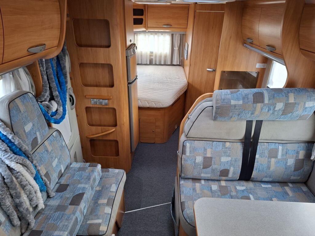 Adria CORAL S 650 SP 2008 Valkoinen