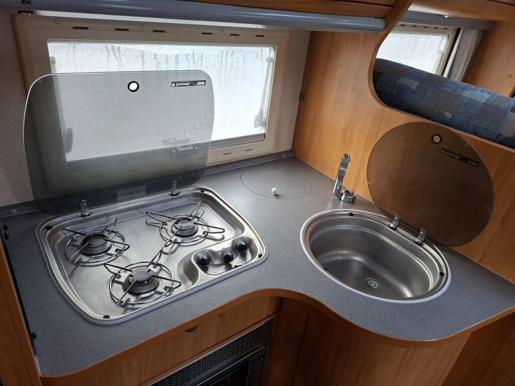 Adria CORAL S 650 SP 2008 Valkoinen