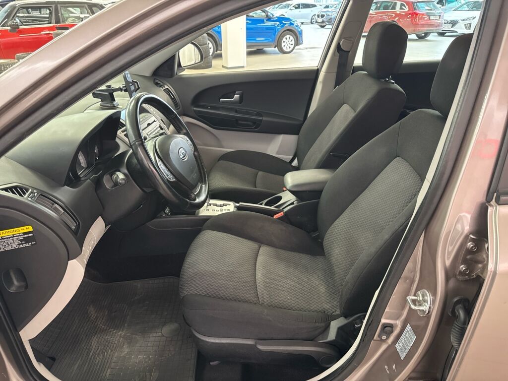 Kia Ceed 2008 Ruskea (beige)