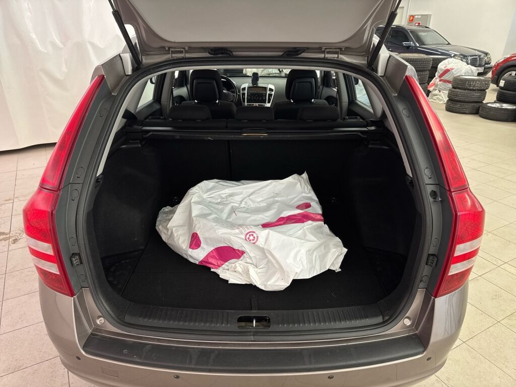 Kia Ceed 2008 Ruskea (beige)