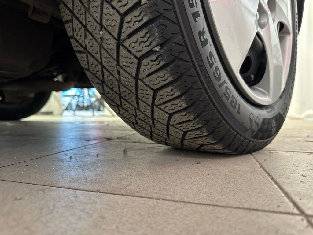 Kia Ceed 2008 Ruskea (beige)