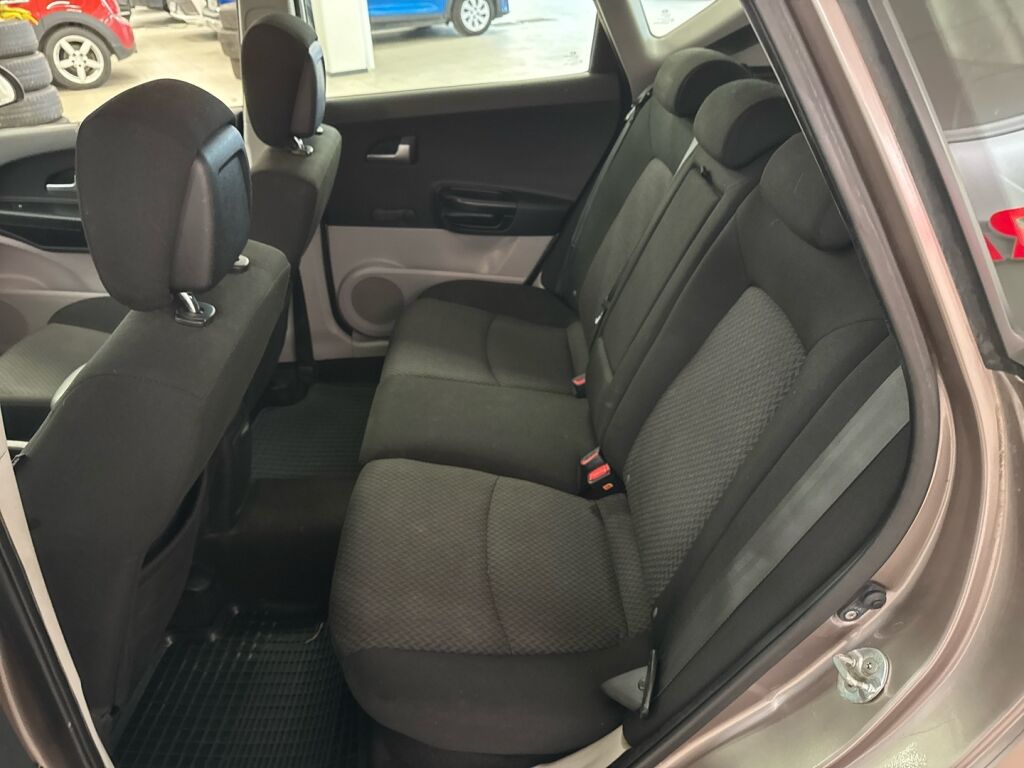 Kia Ceed 2008 Ruskea (beige)