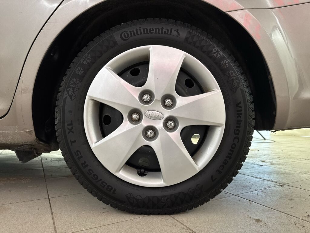 Kia Ceed 2008 Ruskea (beige)