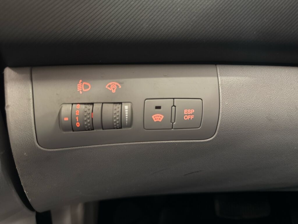 Kia Ceed 2008 Ruskea (beige)