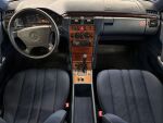 Mercedes-Benz E 1998 Sininen