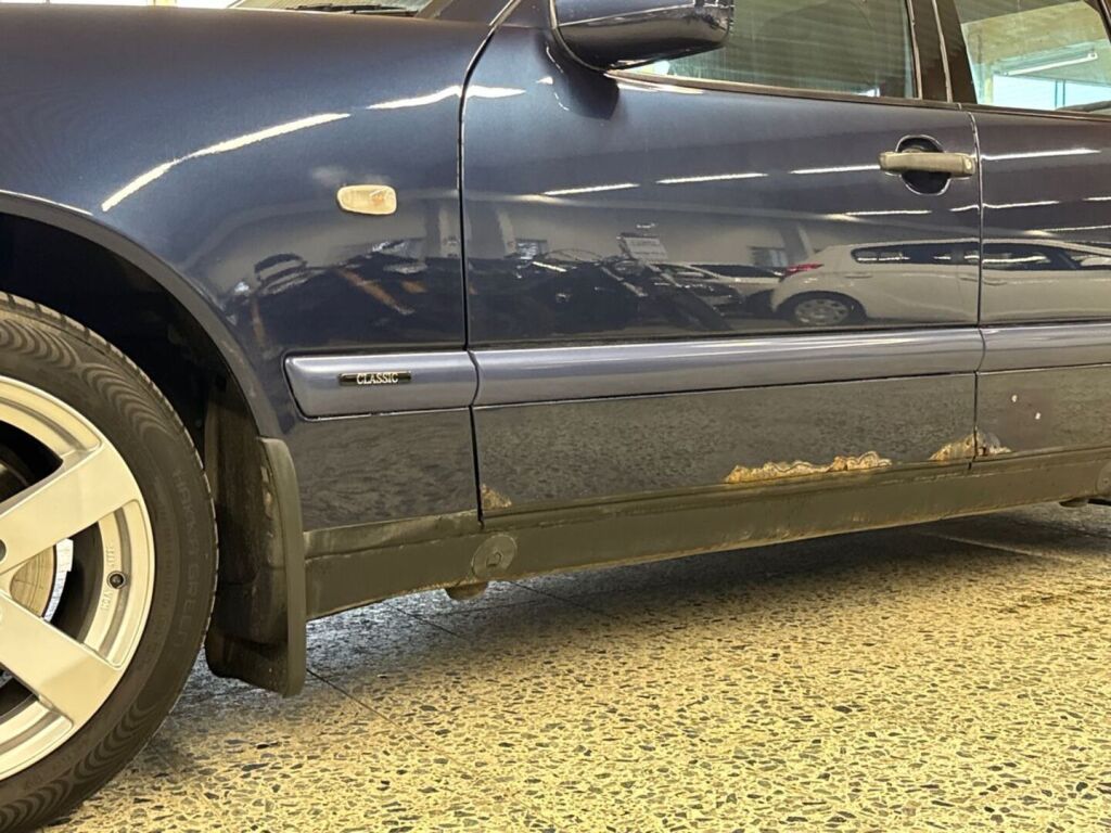 Mercedes-Benz E 1998 Sininen