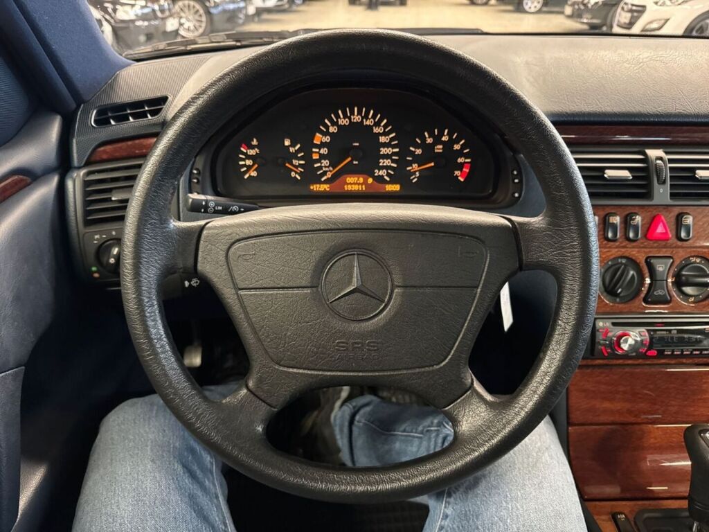 Mercedes-Benz E 1998 Sininen