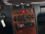 Mercedes-Benz E 1998 Sininen