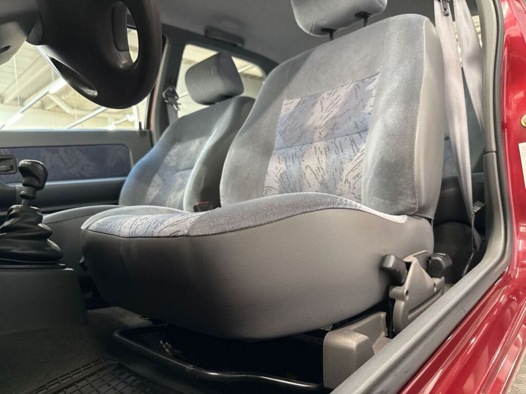 Renault Clio 1998 Punainen