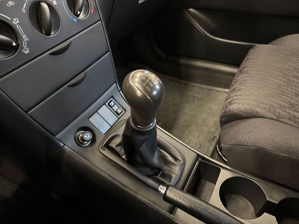 Toyota Corolla 2003 Punainen