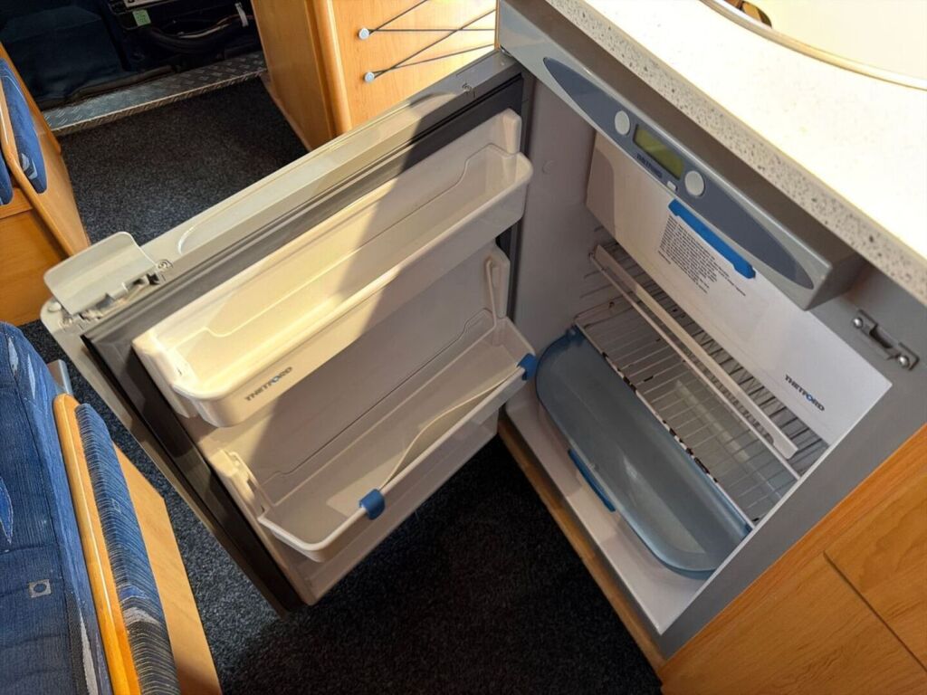 Hymer C 642 CL 2007 Valkoinen