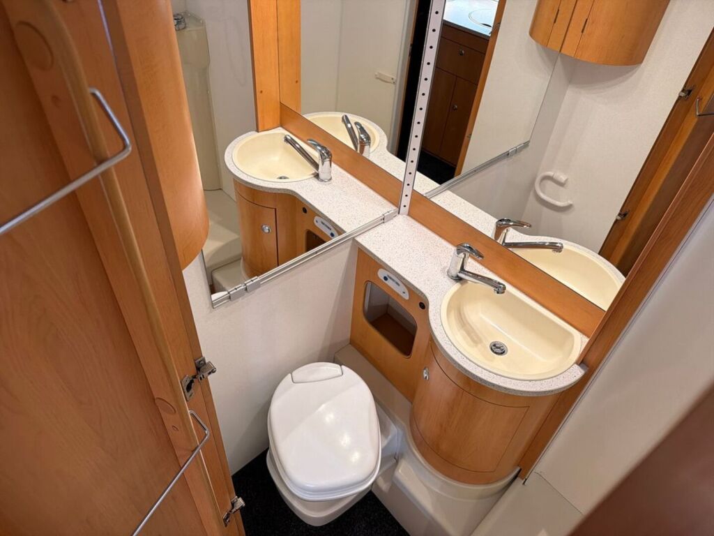 Hymer C 642 CL 2007 Valkoinen