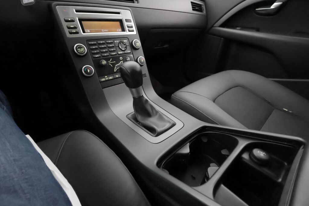 Volvo V70 2008 Harmaa