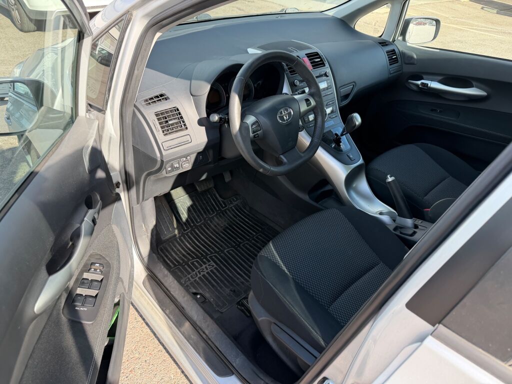 Toyota Auris 2010 Hopea