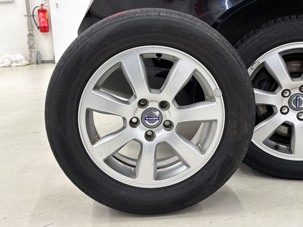 Volvo V70 2011 Musta