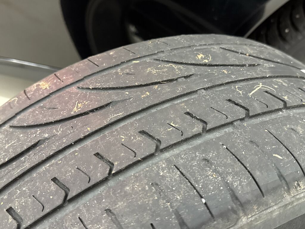 Volvo V70 2011 Musta