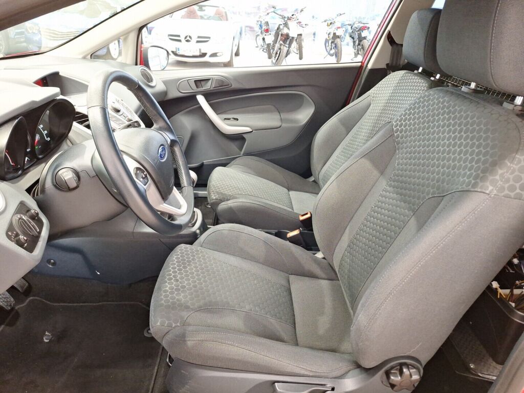 Ford Fiesta 2010 Punainen