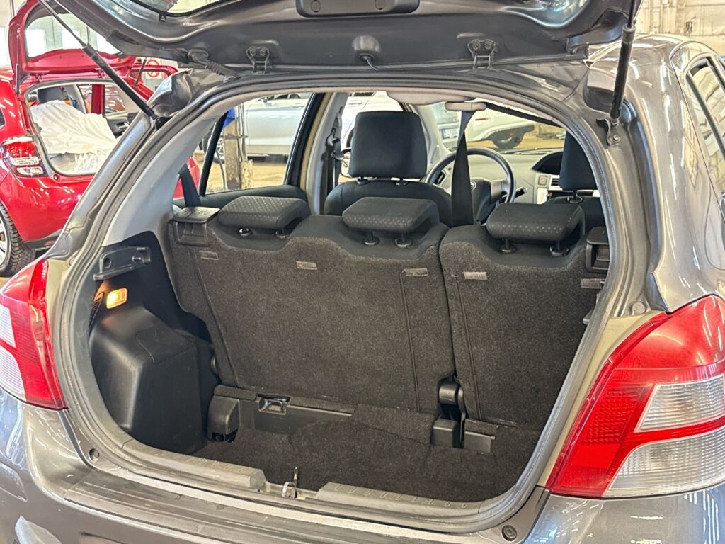Toyota Yaris 2010 Harmaa