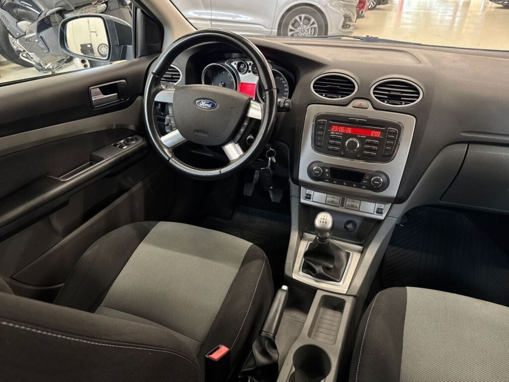 Ford Focus 2010 Harmaa