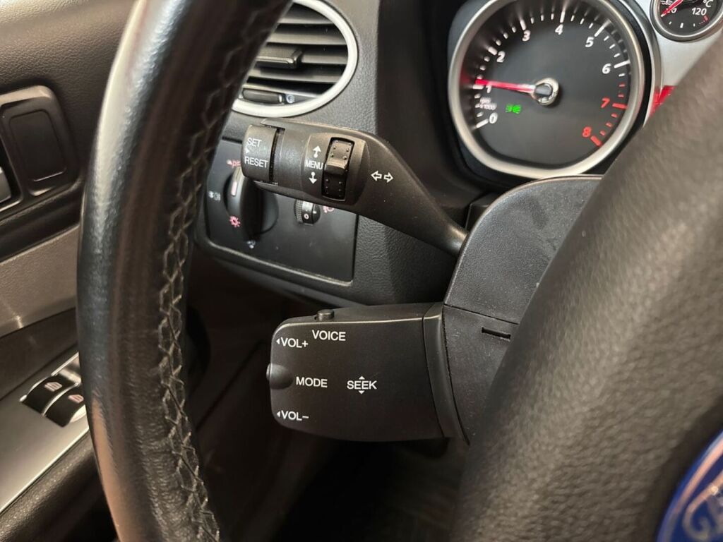 Ford Focus 2010 Harmaa
