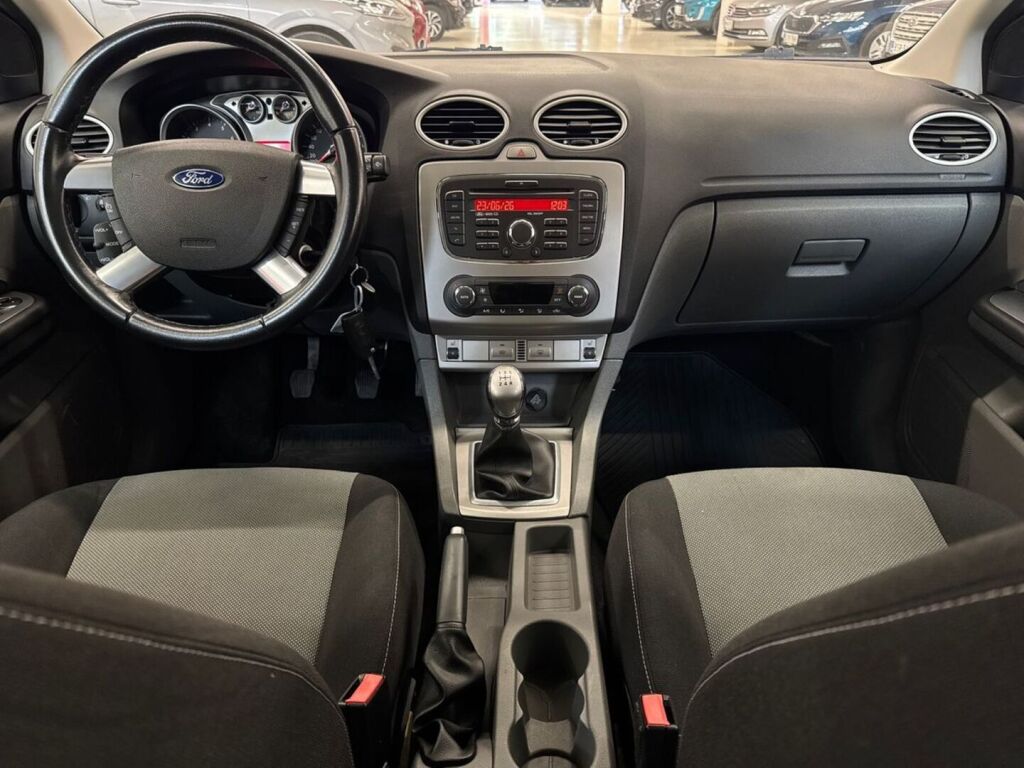 Ford Focus 2010 Harmaa