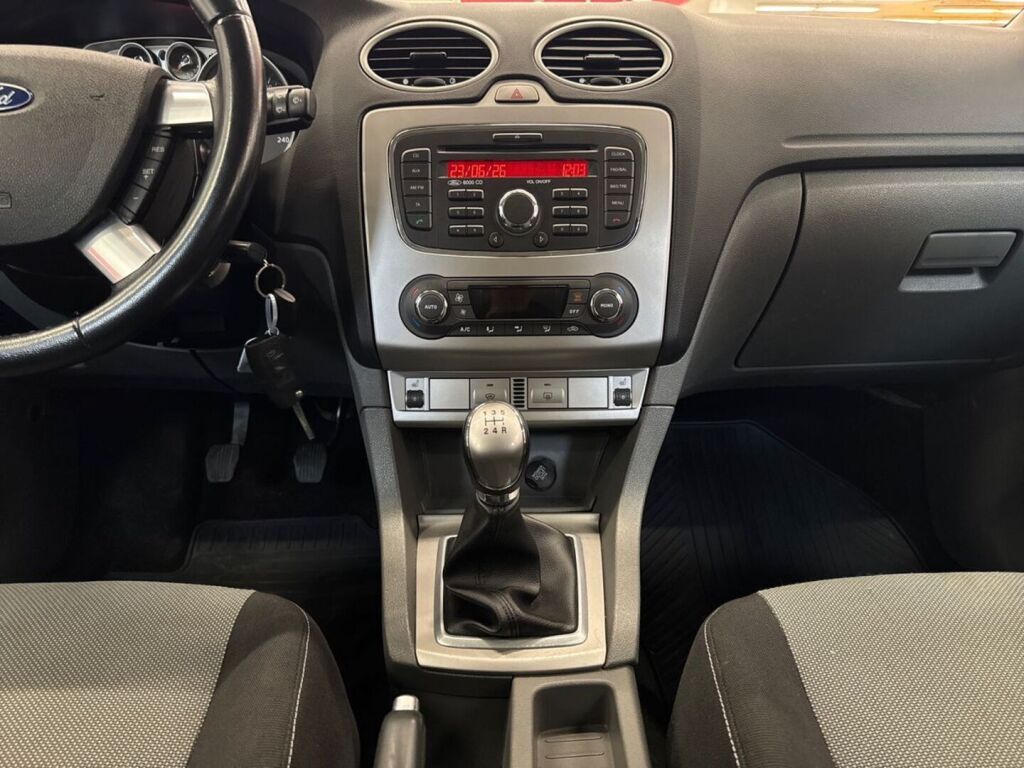 Ford Focus 2010 Harmaa