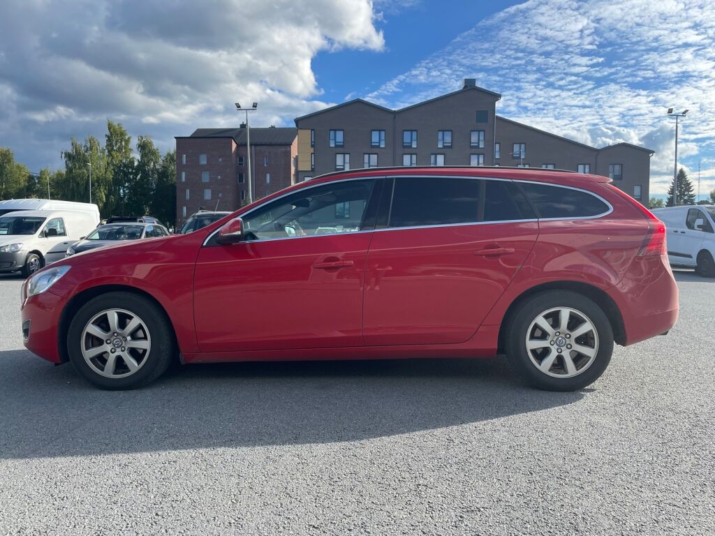 Volvo V60 2012 Punainen