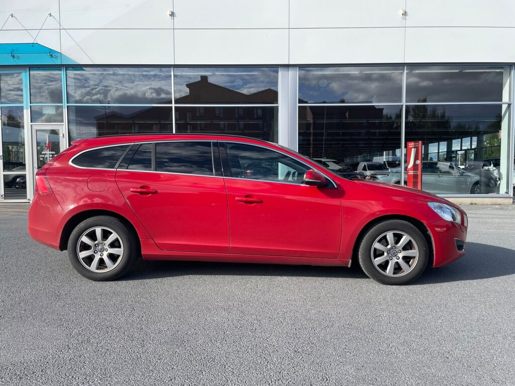 Volvo V60 2012 Punainen