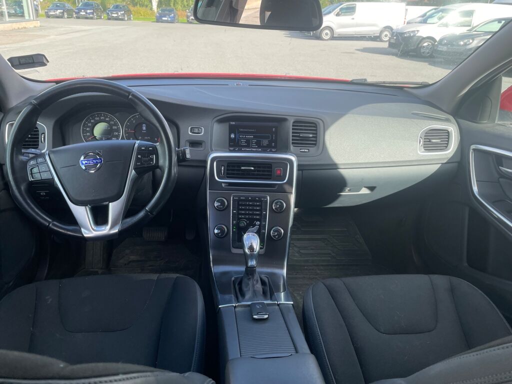 Volvo V60 2012 Punainen