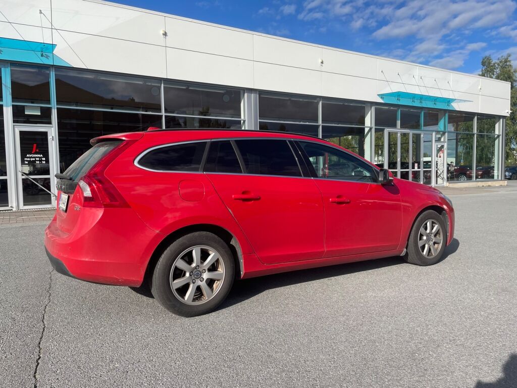 Volvo V60 2012 Punainen