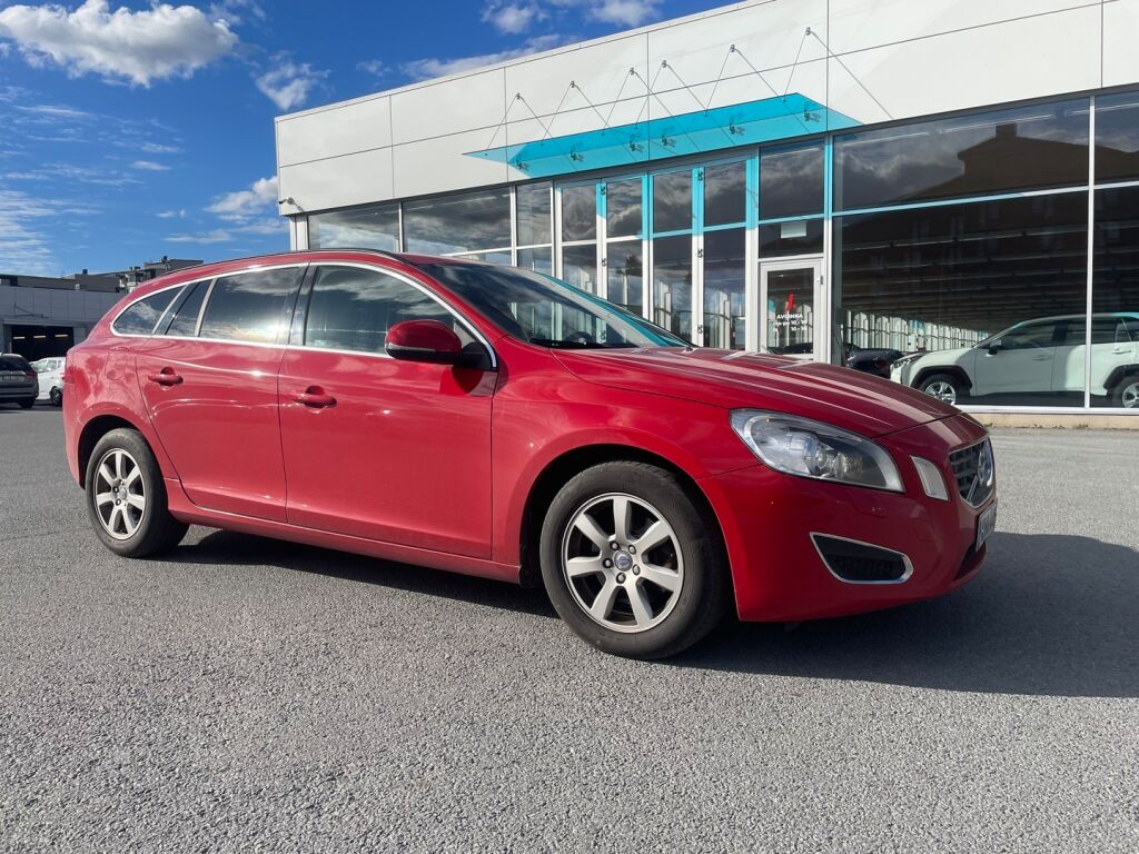 Volvo V60 2012 Punainen