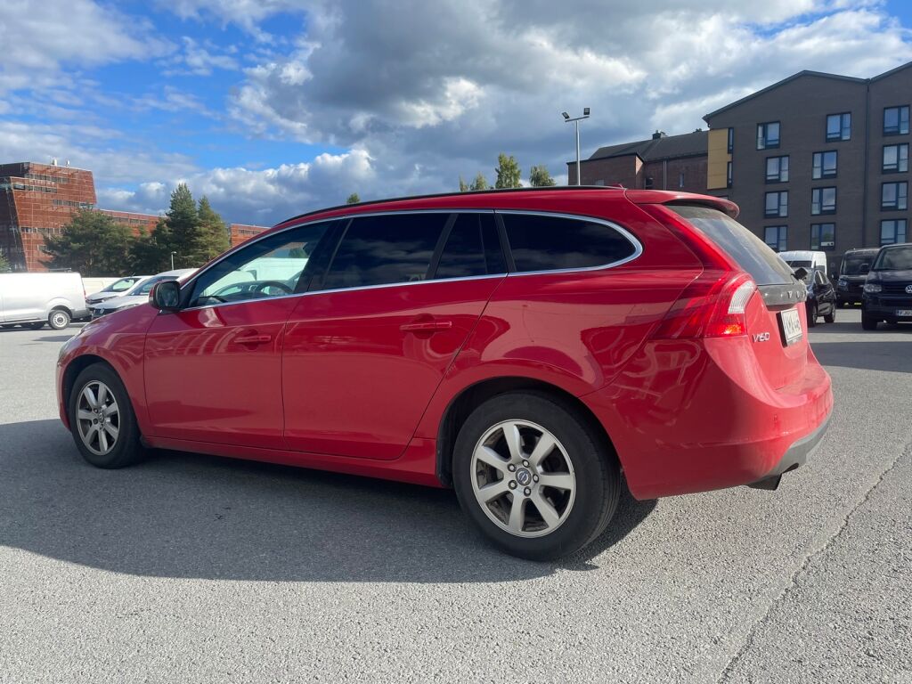 Volvo V60 2012 Punainen