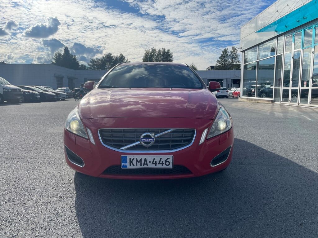 Volvo V60 2012 Punainen