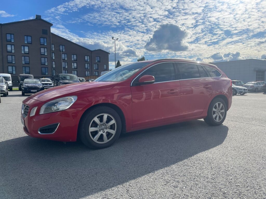 Volvo V60 2012 Punainen