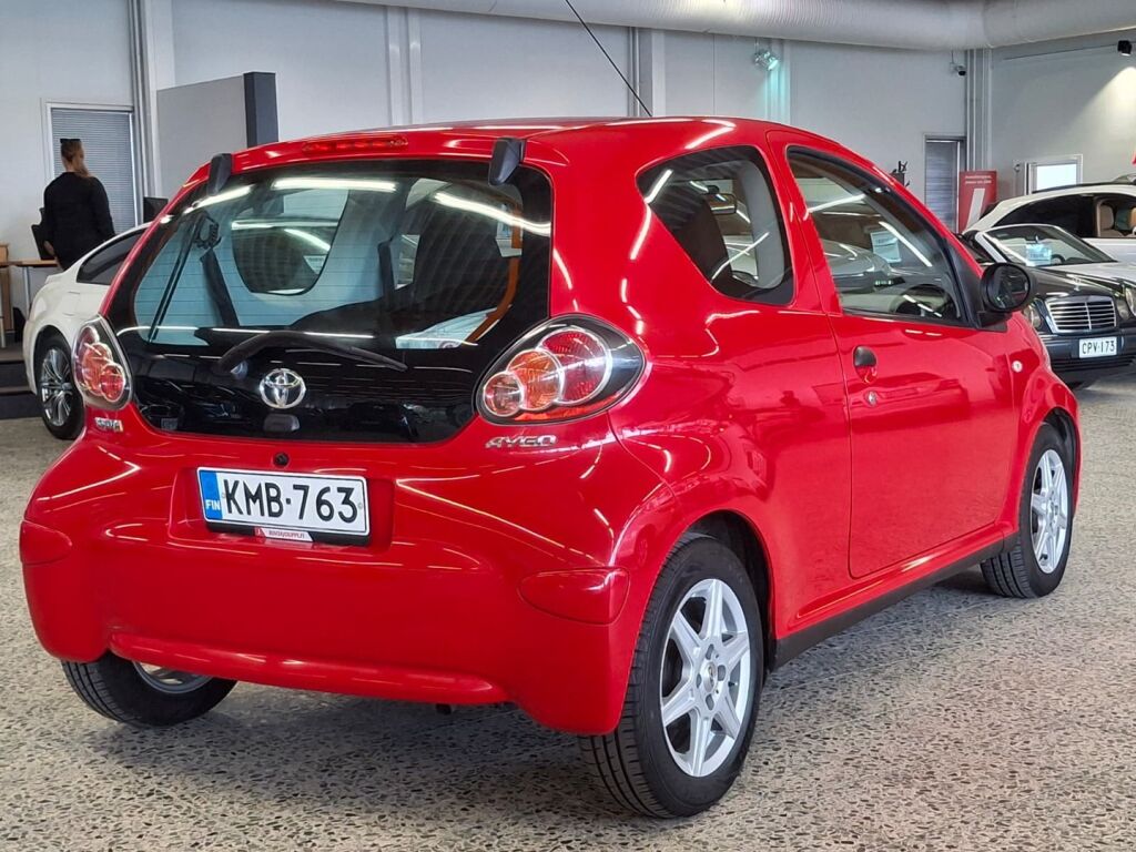 Toyota AYGO 2012 Punainen