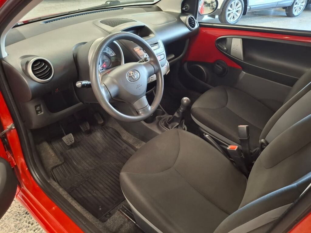 Toyota AYGO 2012 Punainen