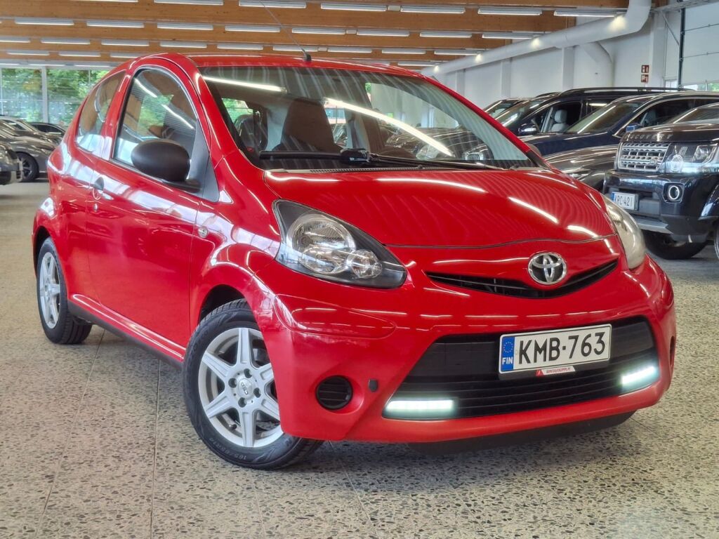 Toyota AYGO 2012 Punainen