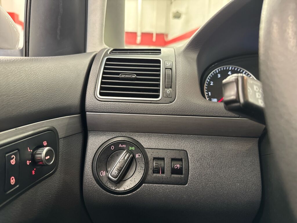 Volkswagen Touran 2013 Harmaa