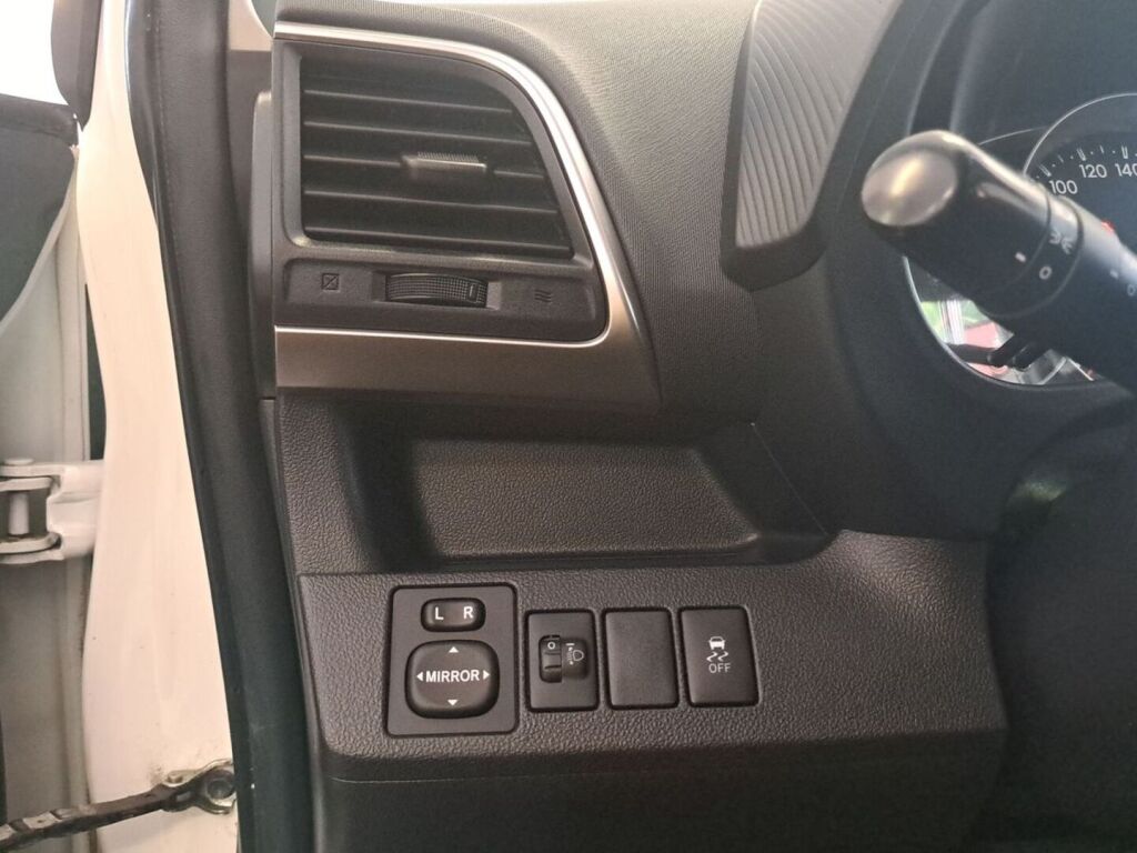 Toyota Verso-S 2013 Valkoinen