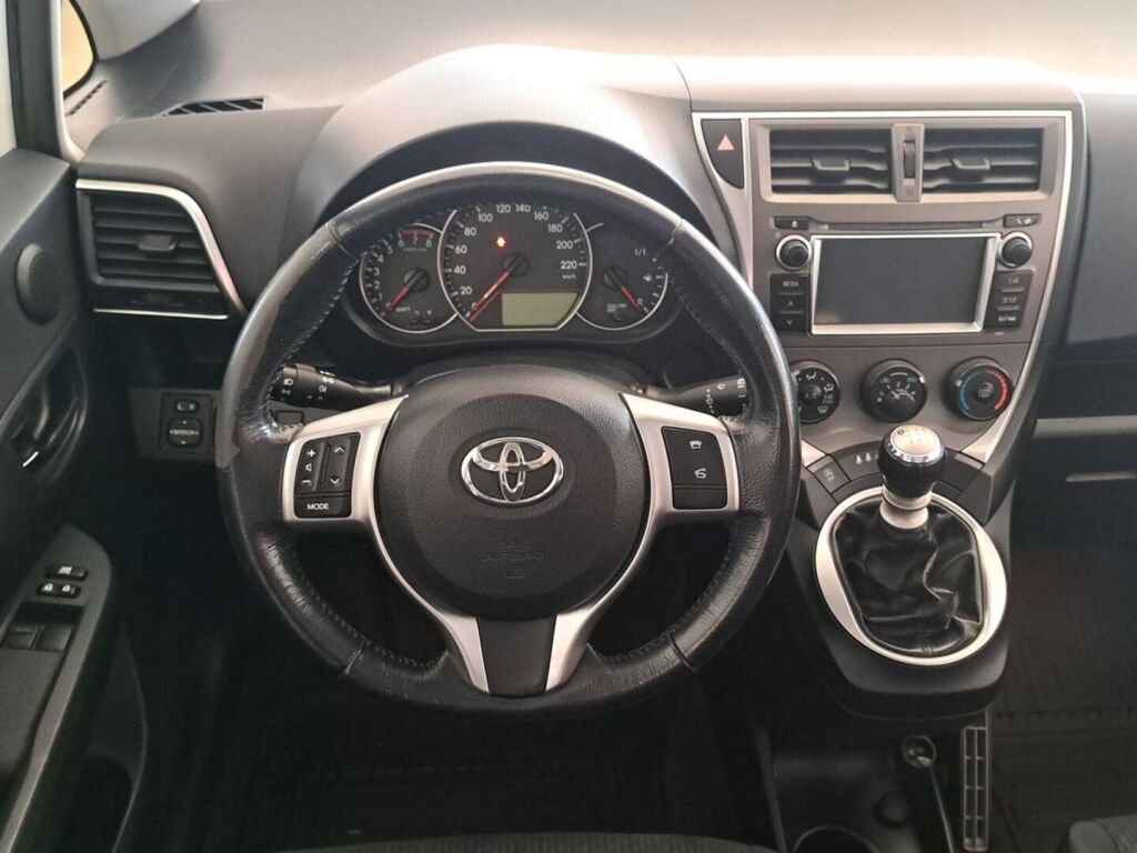 Toyota Verso-S 2013 Valkoinen