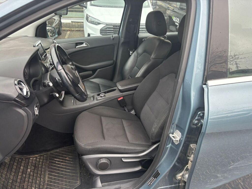 Mercedes-Benz B 2012 Sininen