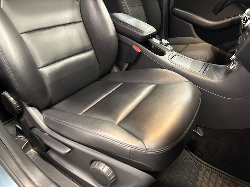 Mercedes-Benz B 2012 Sininen