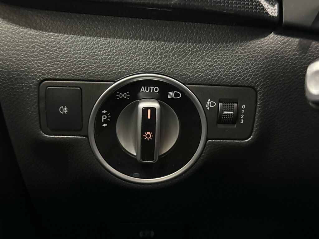 Mercedes-Benz B 2012 Sininen