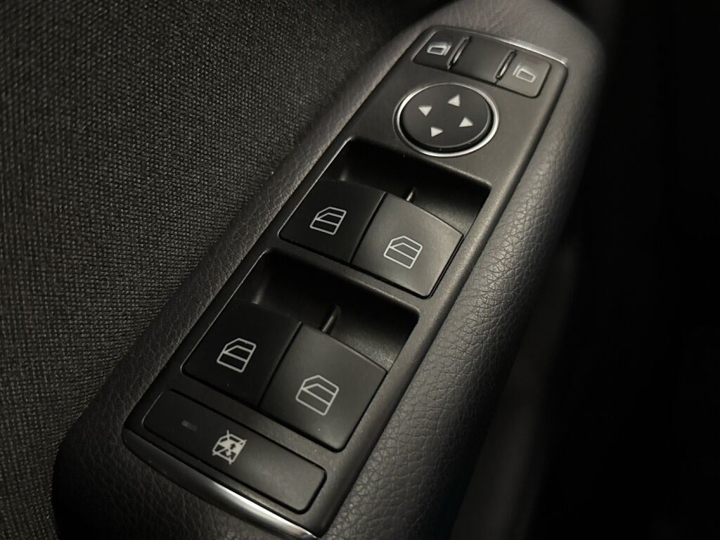 Mercedes-Benz B 2012 Sininen